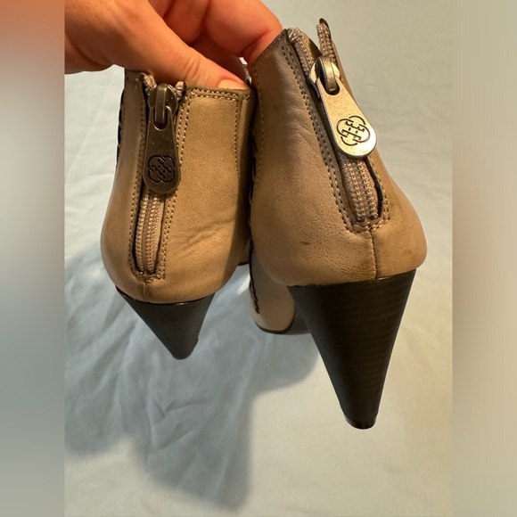 Daisy Fuentes peep toe heels - Picture 5 of 7